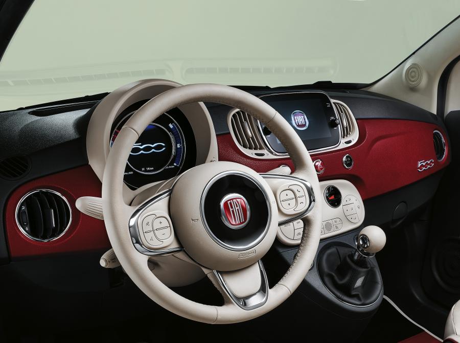 Панель приборов Fiat 500C 60th Anniversary 2017 года  (фото 8 из 17)